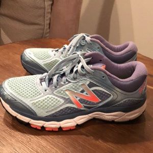 ** SALE ** New Balance 860v6 running shoes- size 9